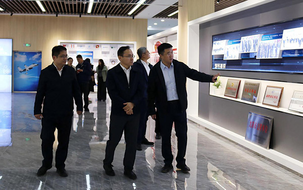 中國(guó)鋼研黨委副書(shū)記、總經(jīng)理高宏斌一行 到航產(chǎn)集團(tuán)調(diào)研